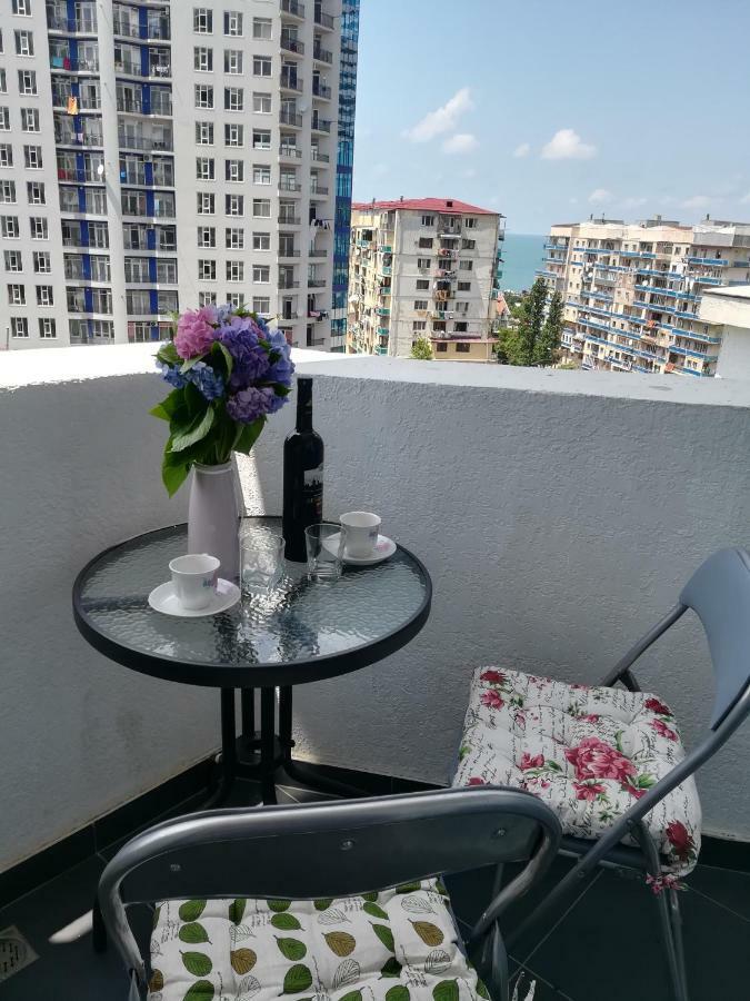 Apartament In Real Pealce In Batumi Exterior photo